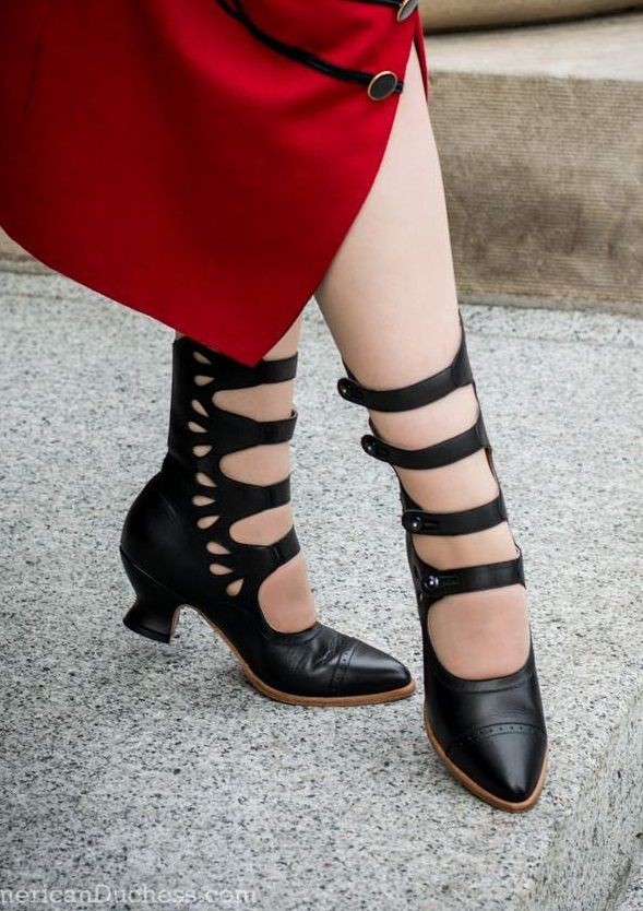Medieval Style Women Shoes Hig - Pipe Bending Spring ulasan dan harga